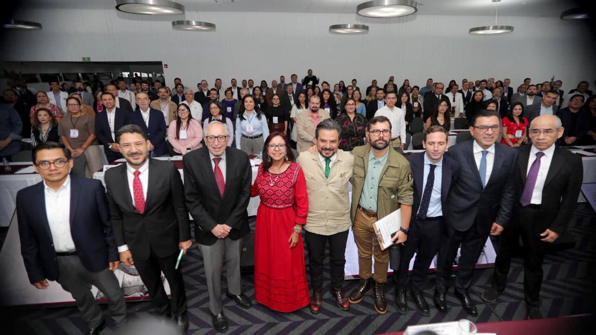 Letamaya's tweet photo. Sostuvimos un encuentro con autoridades del sector #salud y representantes de las secretarías de salud de 24 estados. Con el fin de coordinar e integrar los servicios de salud primaria que ofrecerán los más de 12 mil consultorios del Servicio Universal de Salud, que serán instalados a nivel nacional.

Como nos encargó la presidenta @Claudiashein, trabajamos en equipo para garantizar el derecho a una atención médica gratuita, cercana y digna. Más salud, es más #Bienestar para todas y todos.

#DavidKershenobich, #AlejandroSvarch @zoerobledo, @martibatres @EduardoClark @SSalud_mx, @Tu_IMSS, @ISSSTE_mx, @IMSS_Bienestar