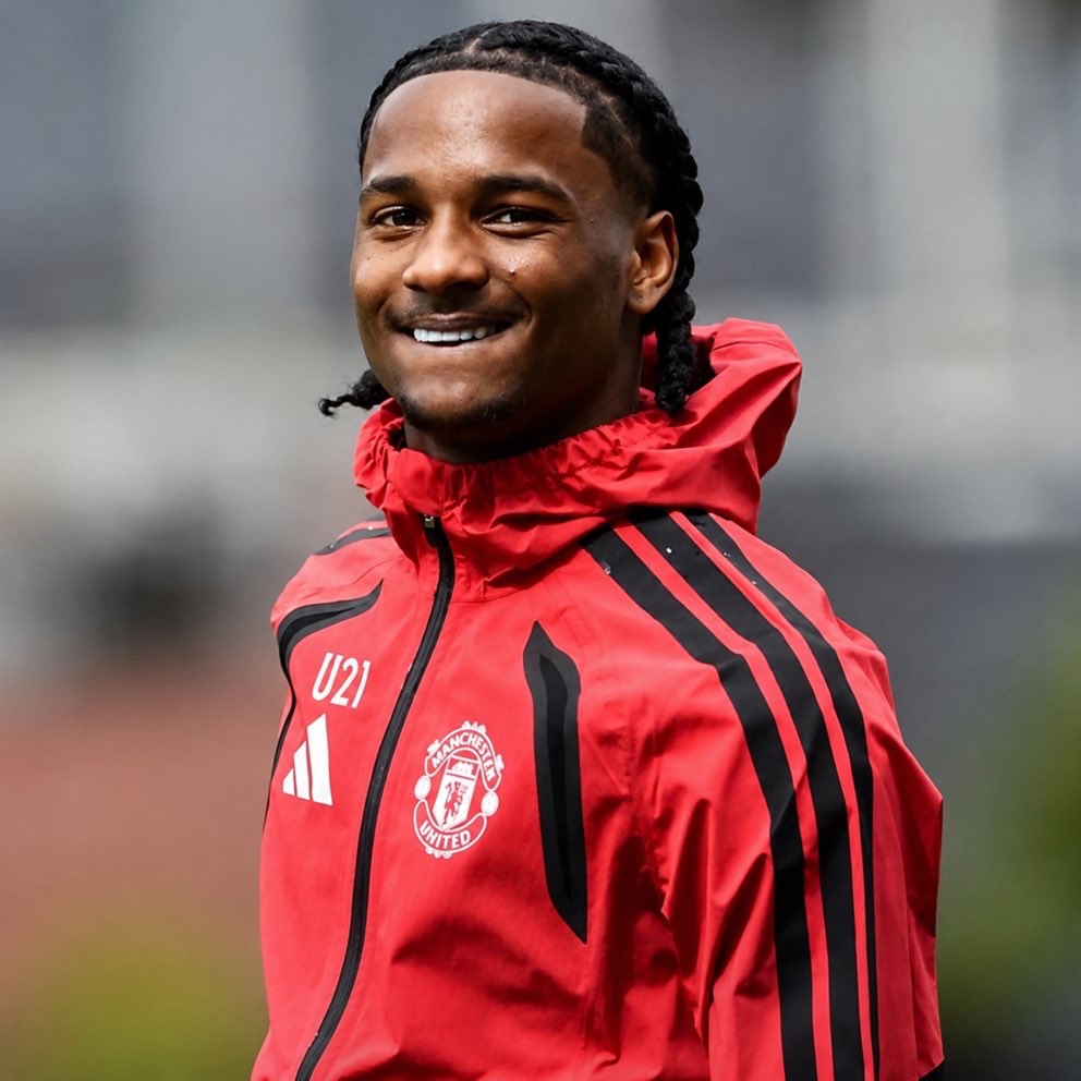 UnitedUpdates's tweet photo. 🚨🚨 | 𝐍𝐄𝐖: Manchester United are IMPRESSED with Tynan Thompson’s progress and what he can bring to the first team.

Michael Carrick is KEEN to give the 18-year-old more first-team opportunities this season. [@MENnewsdesk] #mufc https://t.co/UG7xwMcIAh