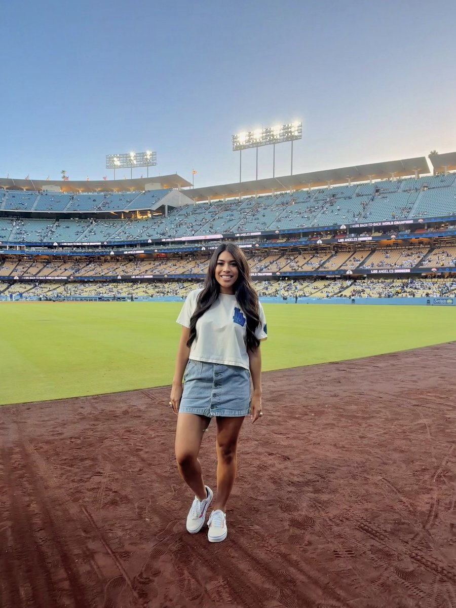 jen_deleon's tweet photo. Always love a gameday fit from @TeamProStandard! 

Shop for your postseason fits by using my link: https://t.co/bnzzafaWWp https://t.co/s1hiFvLrFa