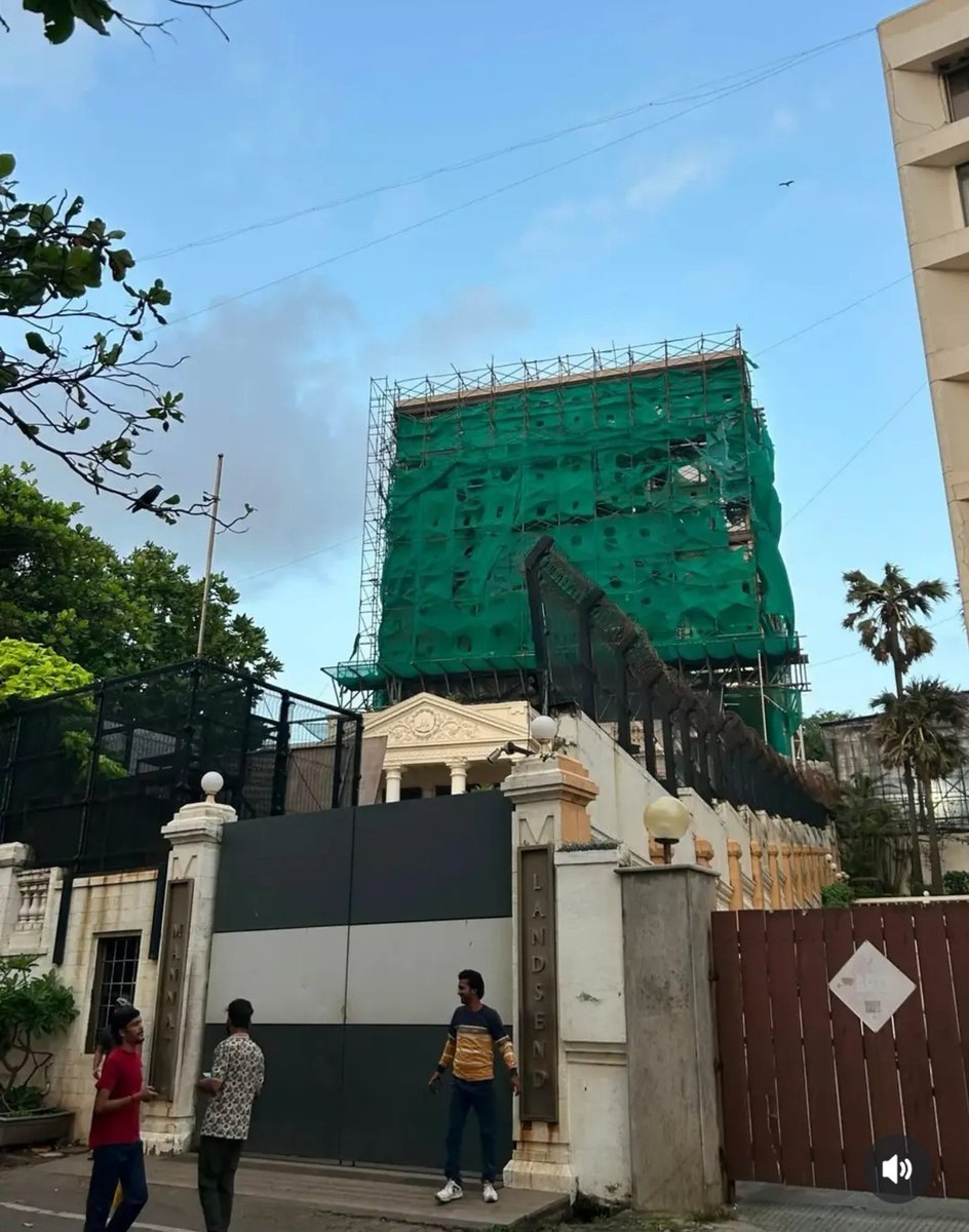 JacyKhan's tweet photo. .@iamsrk bas apna Ghar jaldi se banke taiyaar ho jaye.. aap shanti se apne Ghar raho Sukoon se bacchon ke saath toh Jake Dil ko tasalli mile ...ab aur intezaar nahin hoti... the temporary resident doesn't give peace. Nikle they kabhi hum Ghar se.. Ghar Dil se magar nahin nikla.. https://t.co/4V51CqofNH