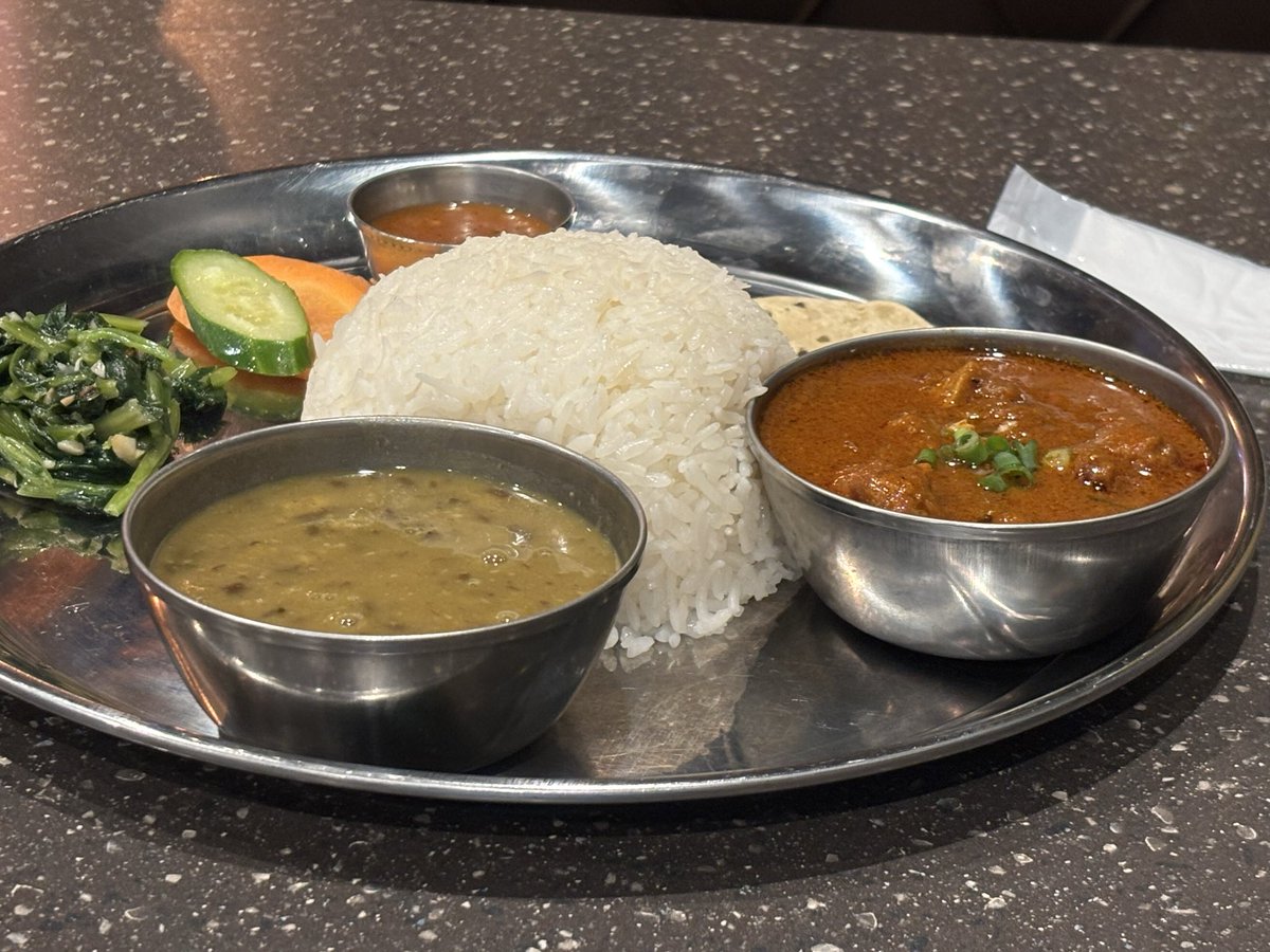 QZgt9i's tweet photo. 亀戸でダルバードランチ。ダルは少し甘め、ポークカレーは肉多め、ダル、米おかわりできてドリンク付きで800円。　#ロイヤルガーデン　#亀戸　#ダルバード https://t.co/e67fwWtbes