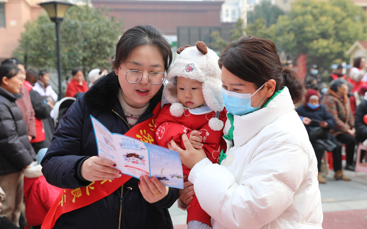 ck58418938's tweet photo. [Wen sent doctors, Yue Cong acts—warm care fuels hope!]， https://t.co/aSfwQ3jvKh