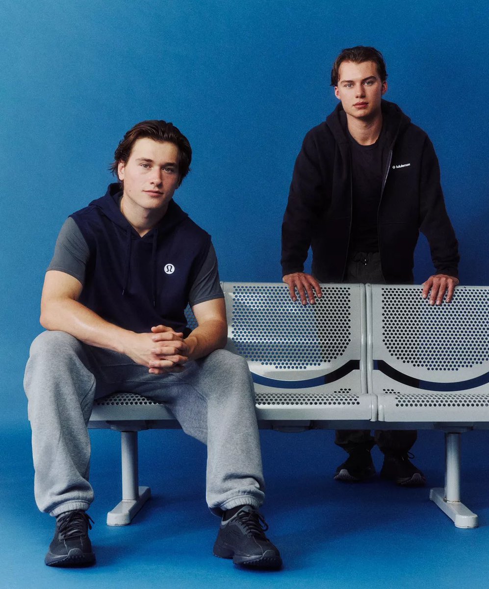 macklinism's tweet photo. how your parents look at you right before they want to have a ‘family discussion’ about your ‘alcoholism’ https://t.co/UoQwCnIlBZ