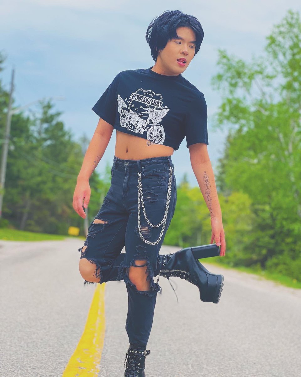 KenGyoVT's tweet photo. After @MiliKuuki ritual I wanted to do a throw back to my witch era. Thank you @MiliKuuki for inspiring me

I call this photo… the grungy gay witch https://t.co/oFWAXL6awG