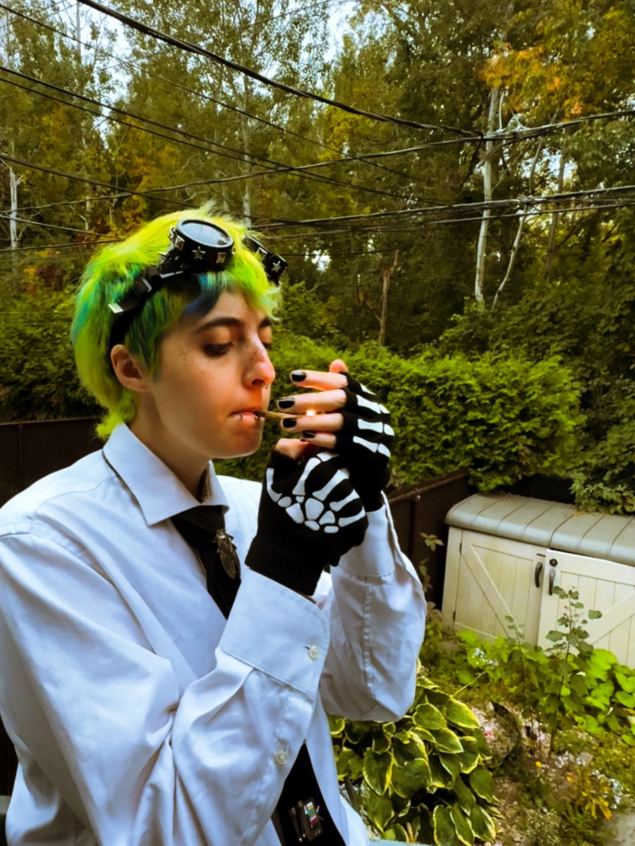 oliolinomi's tweet photo. 🚬🐠 https://t.co/YgVUenZLXB