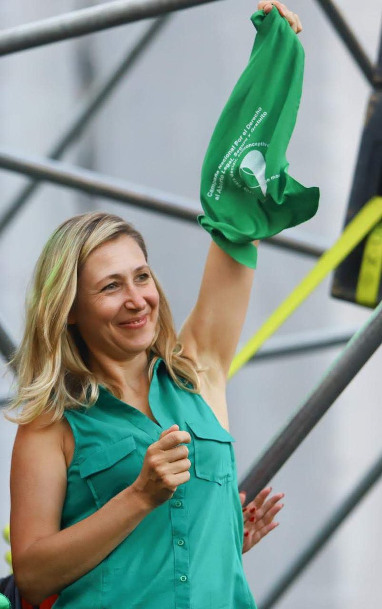 myriambregman's tweet photo. Pañuelo verde, como ellas.  #EsLey https://t.co/KYqCyOldbx