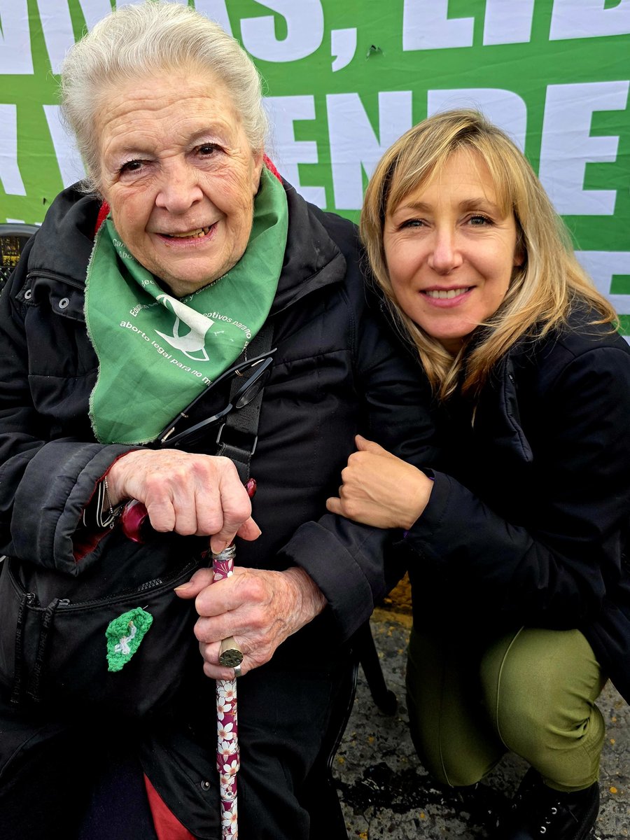 myriambregman's tweet photo. Pañuelo verde, como ellas.  #EsLey https://t.co/KYqCyOldbx