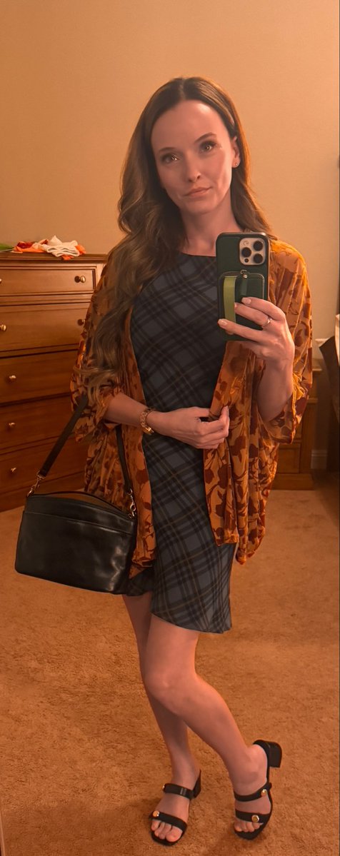 PristineEdgeSFW's tweet photo. Temperature is cooling off just enough to remember to bring a light jacket…just incase! 💋 https://t.co/FXAkLLaVmv