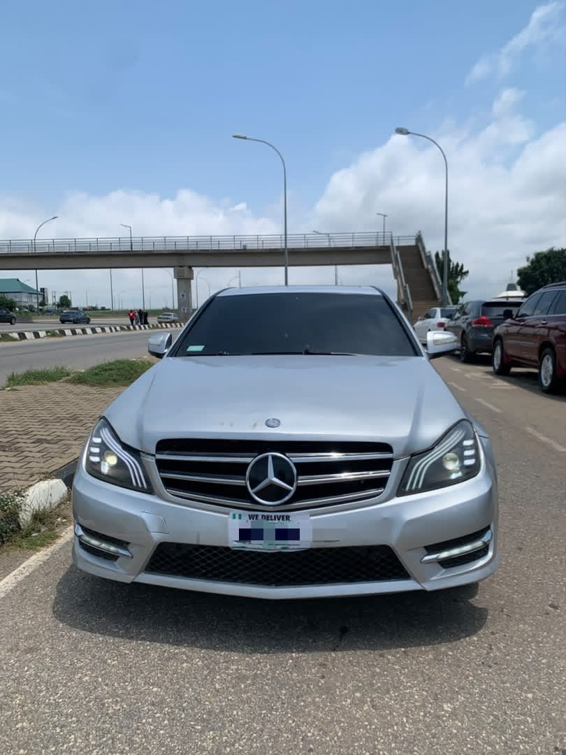 Hathim001's tweet photo. Good Deal👽
Registered Mercedes Benz 2009 with untempered engine and gear, ac is freezing 🥶 with duty
🏷️5.3M Net
📍Kubwa Abuja
DM For inspection.
07032652699 https://t.co/ckganeQuZ8