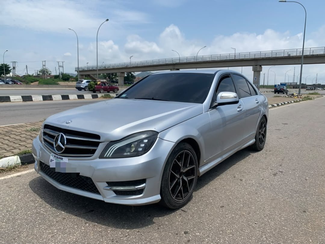 Hathim001's tweet photo. Good Deal👽
Registered Mercedes Benz 2009 with untempered engine and gear, ac is freezing 🥶 with duty
🏷️5.3M Net
📍Kubwa Abuja
DM For inspection.
07032652699 https://t.co/ckganeQuZ8