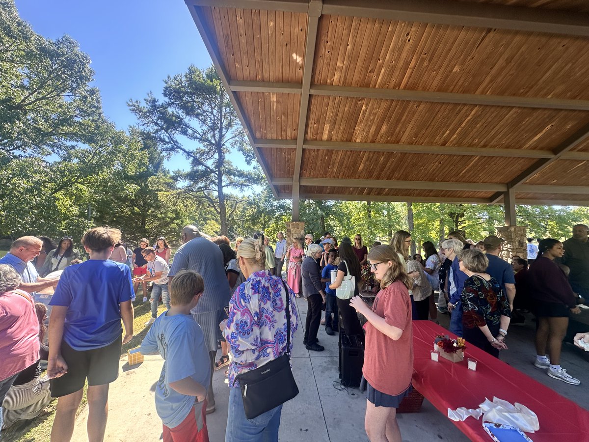 VIAHealthPartnr's tweet photo. A heartfelt thank-you to everyone who joined us for our 10 Annual Memorial Services in 2026. 💙

It has been an honor to walk alongside your families and come together to remember and celebrate the lives of those we hold dear. 

#VIAHealthPartners #AnnualMemorialServices https://t.co/pLDgpbZLQs