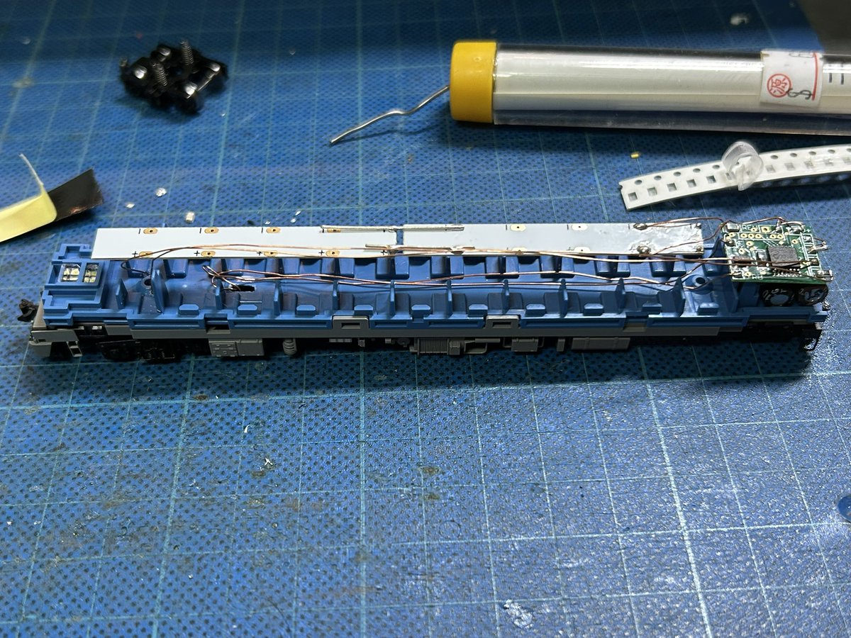 ChangDarong's tweet photo. 利尻用T車改造之一
Tomix N scale キハ56-200
使用NGDCC DF19x4bpssR4兩極性晶片(デコーダ) https://t.co/xelHEL1Mha