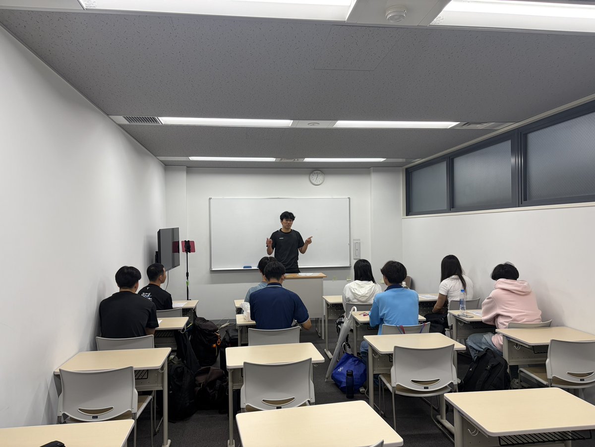 taishin55's tweet photo. 【タイシン本科スクーリング1日目🔥】
 
4月の実力分析試験以来、通学生と普段Zoomで学ぶオンライン生が本校に集結！
 初日はホームルームで、浪人して筑波・鹿屋を目指す理由や、勉強法の共有、5ヶ月間で成長したことを振り返りました💪
 
 仲間と共有しながら、浪人生活の成長を実感！✨ https://t.co/U4oBIwzGKO