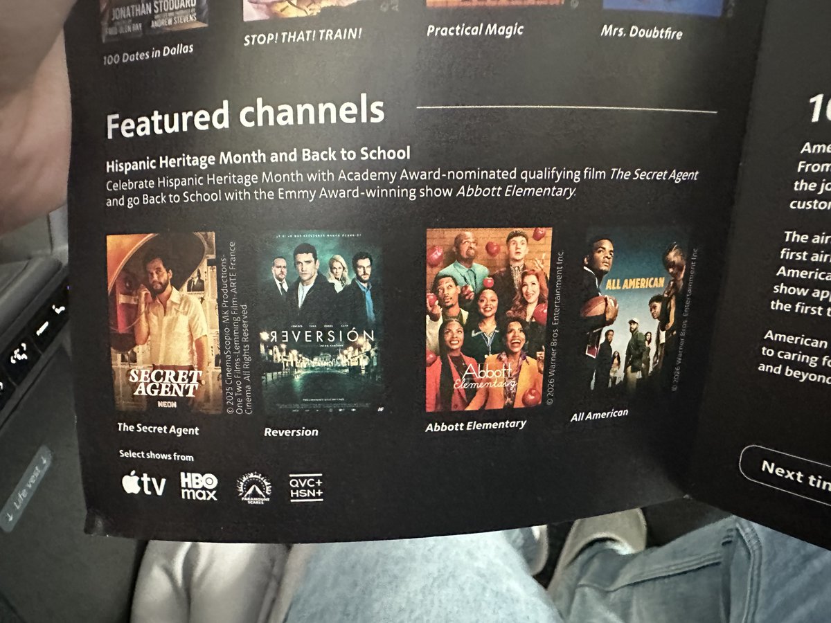 Lks1ps's tweet photo. Hispanic heritage month no catálogo de filmes da American Airlines e colocam “O Agente Secreto” pra celebrar kkkkkkkkkk
Americans being Americans https://t.co/l37S44iVhM