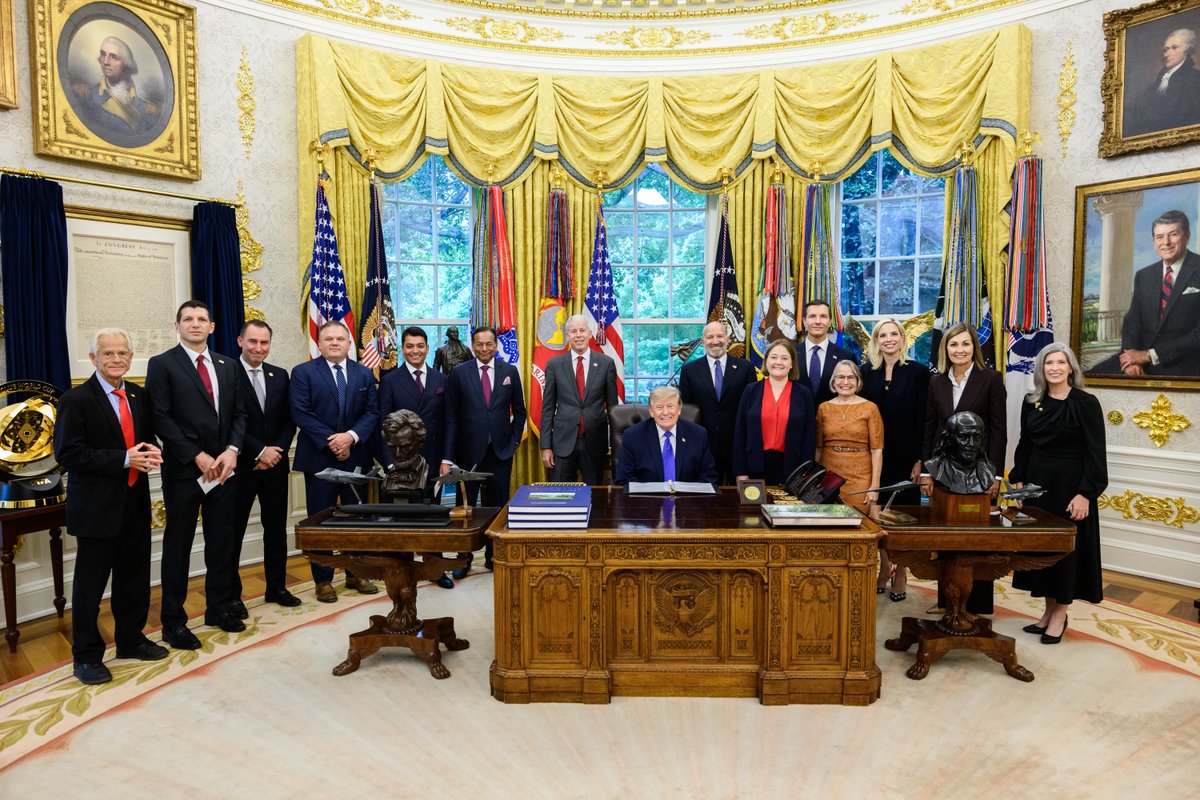 WhiteHouse's tweet photo. President Trump reverses years of anti-mining policy with one of the largest steel plants in American history: a $15B Mesabi Metallics mill. 🇺🇸

⛏️ Creating 1,750 permanent Iowa jobs
⛏️ Supports 6,000 construction jobs
⛏️ Projected to add $95B to U.S. economy over next decade https://t.co/poR0roYEY6