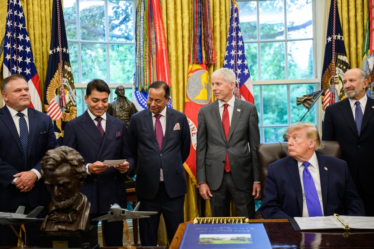 WhiteHouse's tweet photo. President Trump reverses years of anti-mining policy with one of the largest steel plants in American history: a $15B Mesabi Metallics mill. 🇺🇸

⛏️ Creating 1,750 permanent Iowa jobs
⛏️ Supports 6,000 construction jobs
⛏️ Projected to add $95B to U.S. economy over next decade https://t.co/poR0roYEY6
