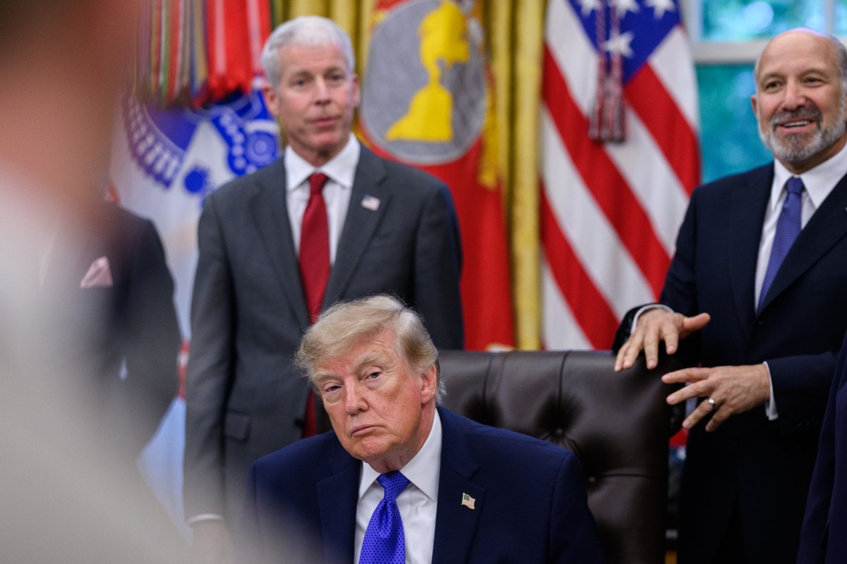 WhiteHouse's tweet photo. President Trump reverses years of anti-mining policy with one of the largest steel plants in American history: a $15B Mesabi Metallics mill. 🇺🇸

⛏️ Creating 1,750 permanent Iowa jobs
⛏️ Supports 6,000 construction jobs
⛏️ Projected to add $95B to U.S. economy over next decade https://t.co/poR0roYEY6