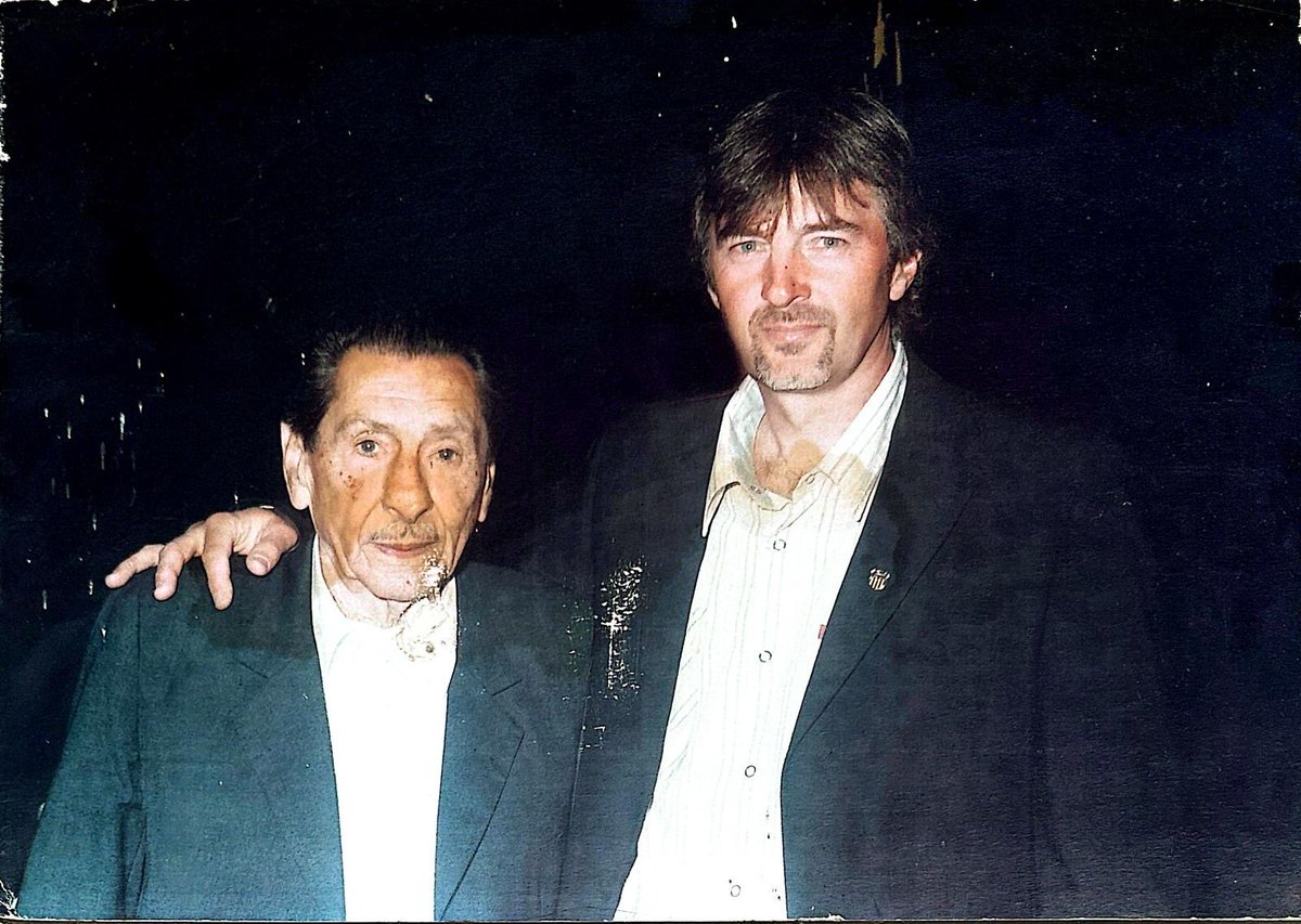 adolfobaran's tweet photo. Muy Feliz cumpleaños querido Peñarol !!!
Gran abrazo y agradecimiento a todos en estos hermosos 135 años, en especial a esos ídolos que de joven me dieron tantas alegrías. 🎂🥂🏆🏆🏆 https://t.co/x9fDoY8yln