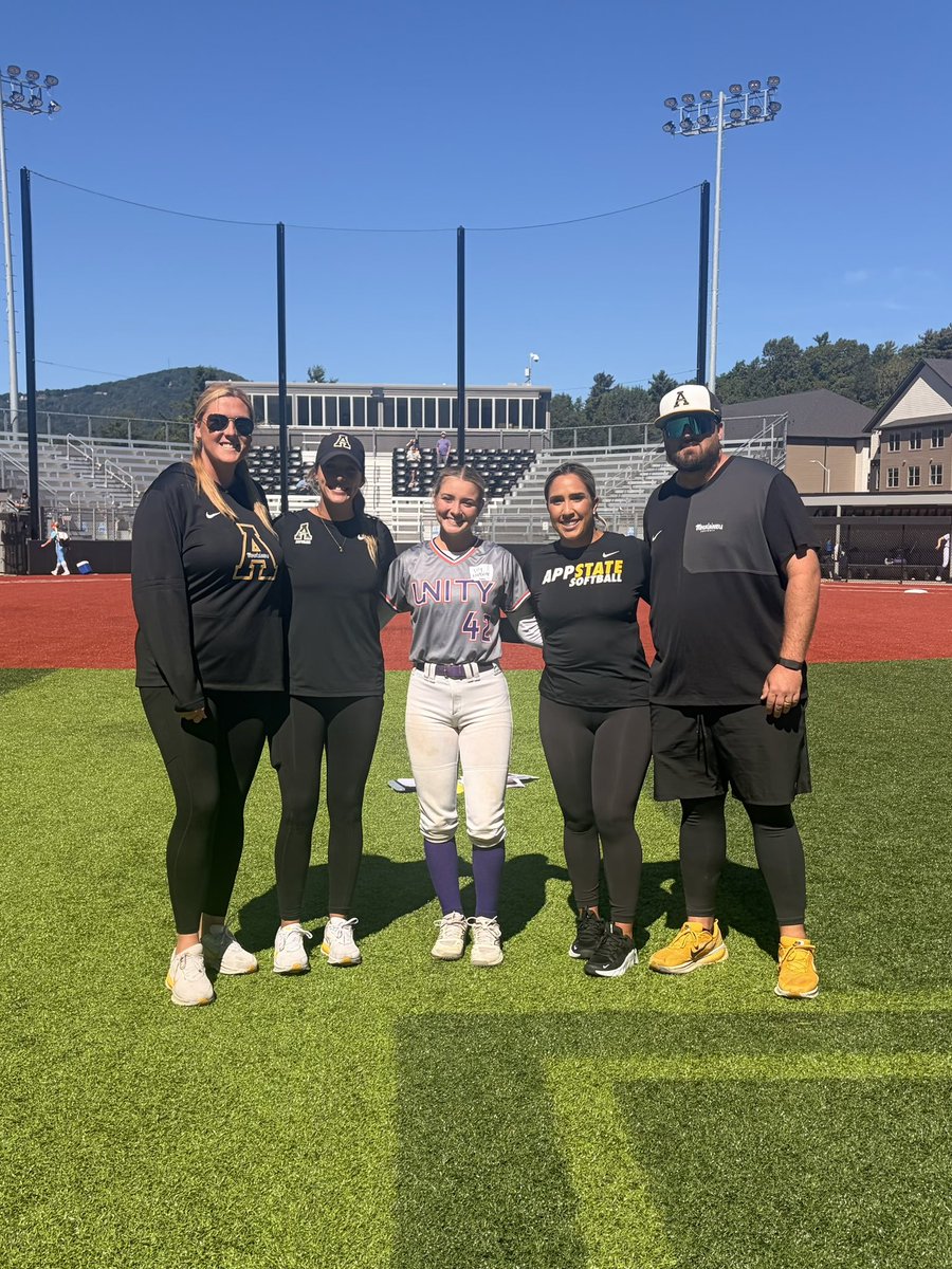 LilyMaguire42's tweet photo. Had a great time at the @AppStateSB camp this past Sunday! Such an amazing field and the coaches were so nice!! Thanks for a great experience @whitjones25 @MattAlberghini @courtney_ogle12 @CoachDreswick !!
@VAUnitySB @UnityPryor @malcharmon09 @jpryorKeiserSB https://t.co/tVCvhGRpyU