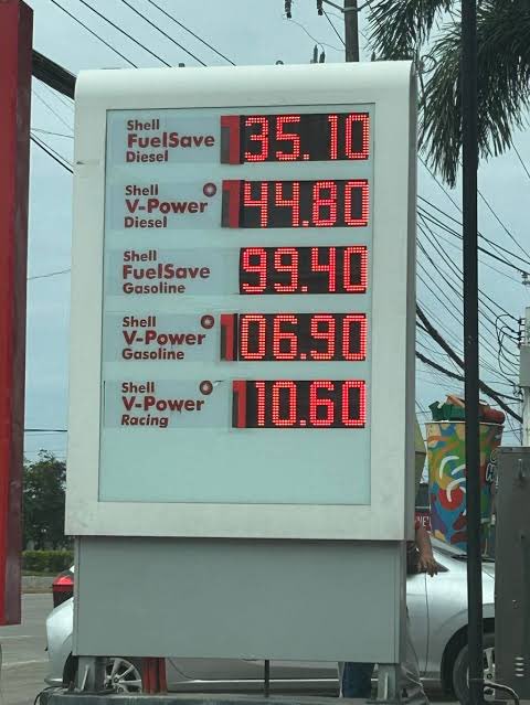 lja_exe's tweet photo. Gas is freaking expensive, and now pamasahe is going up too. So pano na?! 😭 What is the government actually going to do about this? Mag-aalamano na lang ba tayong lahat?! HAHAHA. At this point, going out with friends needs an entire financial plan. 💀 https://t.co/8u7SvJtAT0
