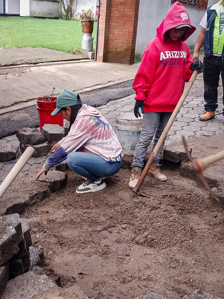 RegTerZ1NMixco's tweet photo. Trabajos de #reparación de #adoquín en la 45 av "El Manzanillo" zona 1 de #Mixco 👷🏻‍♀️🚧👷🏻‍♂️
#ConstruyendoElFuturo #500añosmixco https://t.co/MHKXemik4B