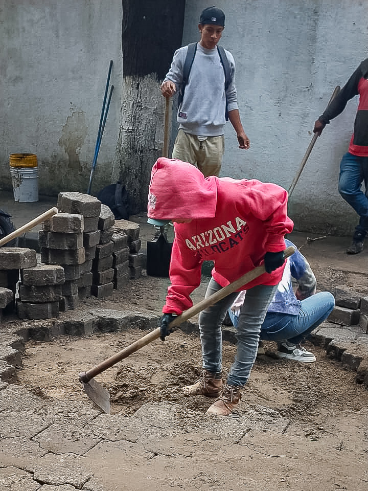 RegTerZ1NMixco's tweet photo. Trabajos de #reparación de #adoquín en la 45 av "El Manzanillo" zona 1 de #Mixco 👷🏻‍♀️🚧👷🏻‍♂️
#ConstruyendoElFuturo #500añosmixco https://t.co/MHKXemik4B