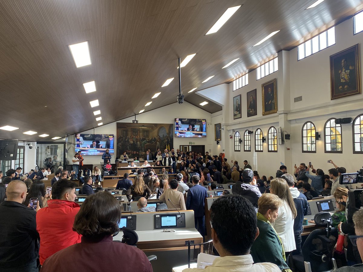 SamirBedoya's tweet photo. Hoy el Concejo de Bogotá aprobó una reforma que incluye nuevos cobros asociados al alumbrado público y cambios en las tarifas del ICA.

Con el concejal @Fapuentess votamos NO y dejamos claras nuestras preocupaciones sobre el impacto que estas medidas pueden tener en comerciantes, emprendedores y familias.

Seguiremos haciendo control y explicándole a Bogotá qué se aprobó y cómo afecta el bolsillo de los ciudadanos.
