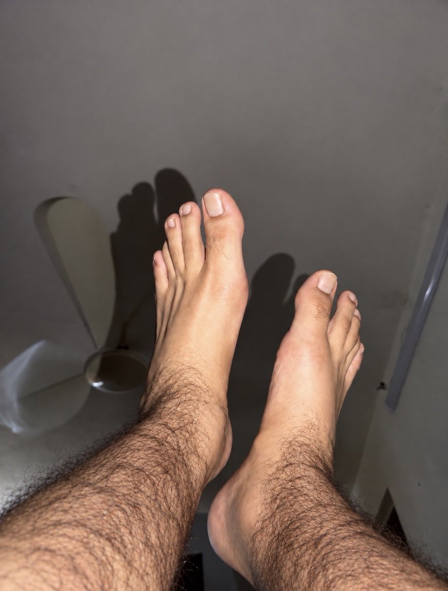 fantasiasmex97's tweet photo. @funondark @thirsty4cum Mexican feet 🇲🇽👣
A little hairy, a little wild. 🖤
Would you take a closer look? 👀

#Feet #MensFeet #HairyFeet #FeetContent #MexicanFeet https://t.co/ScxPUJRLFL