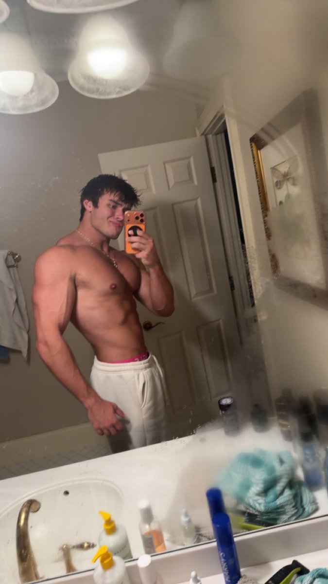 moosealphaa's tweet photo. I’m perfect https://t.co/gFoeQP0D7y