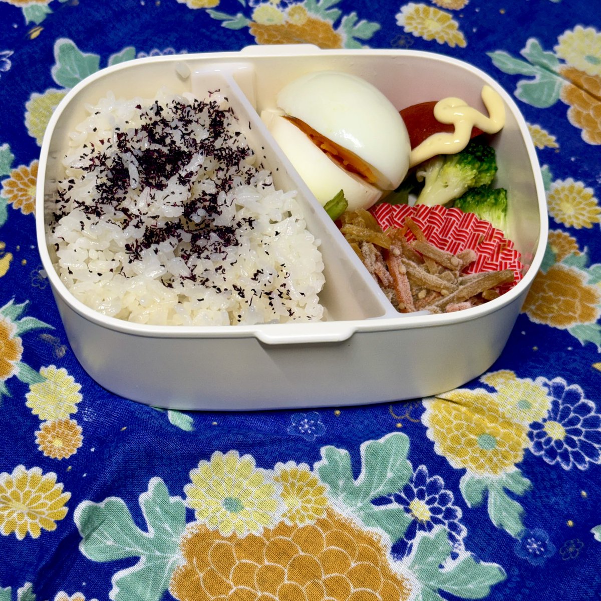 BoysLunch's tweet photo. 9/29
おはようございます。
今日の #お弁当 は
○冷凍惣菜
○ゆで卵
○サラダ
#料理好きな人と繋がりたい #弁当男子 https://t.co/v2lqMJDSYX