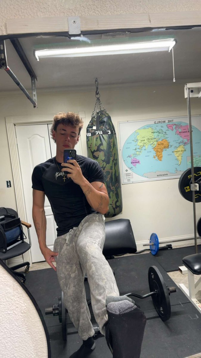 AlphaLeo94's tweet photo. Whos trying to get beat up in my gym! https://t.co/Od5A5ubf2v