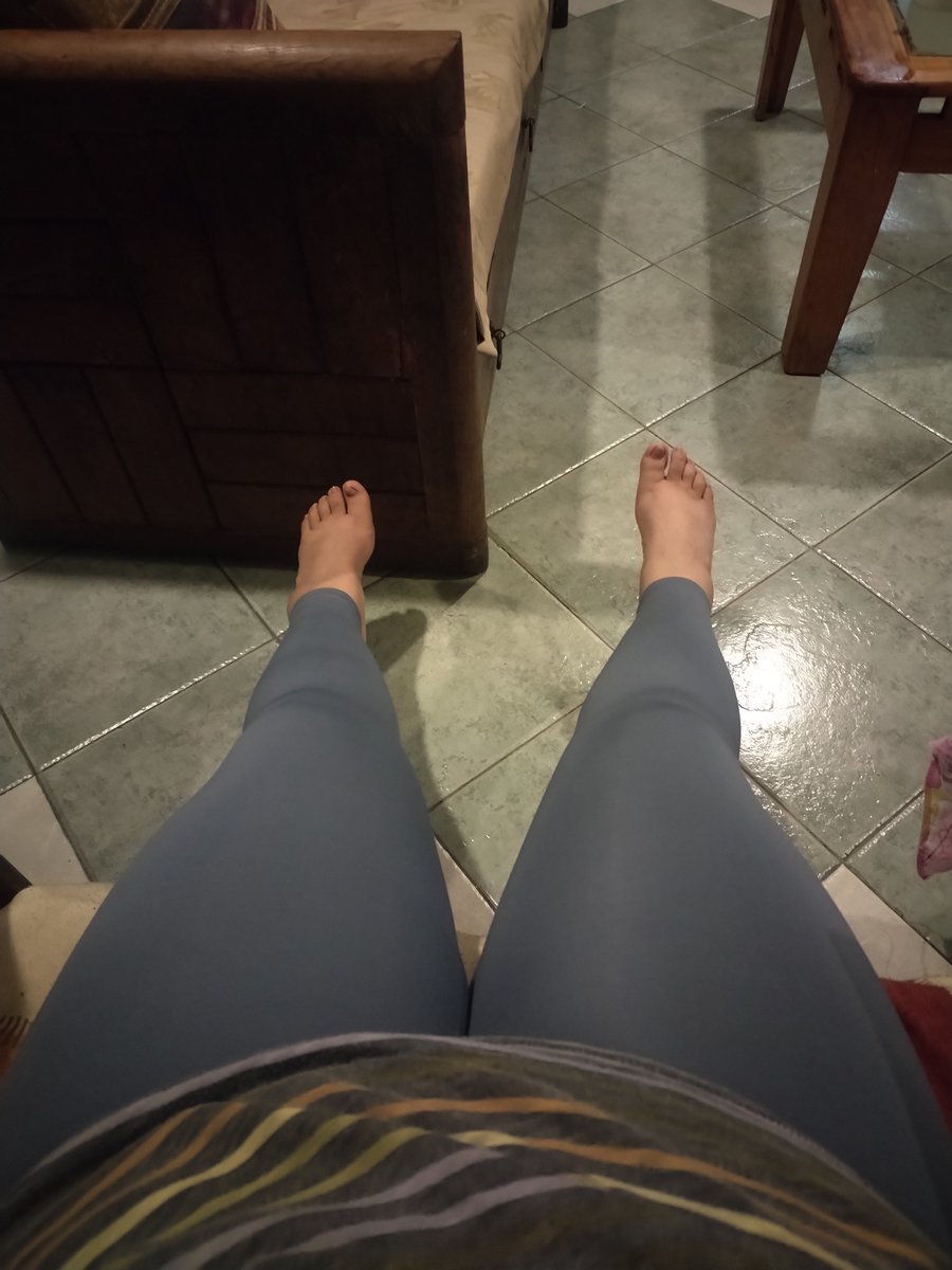 Romina1LP's tweet photo. Como que hoy se me antoja, ponerle mis piernas, alguien en sus hombros....
Que dicen? https://t.co/gXlQIWJrr2