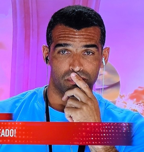LSTW039444's tweet photo. Em 26 anos de reality shows esta foi uma MAIORES injustiças q eu vi, um concorrente acaba de ser sancionado por dar a sua opinião. 
Entrou o cunhado da diretora e um concorrente adversário dele foi castigado por discutir com ele e dar a sua opinião
#bbtvi #bballstars https://t.co/Va6rpGJATg