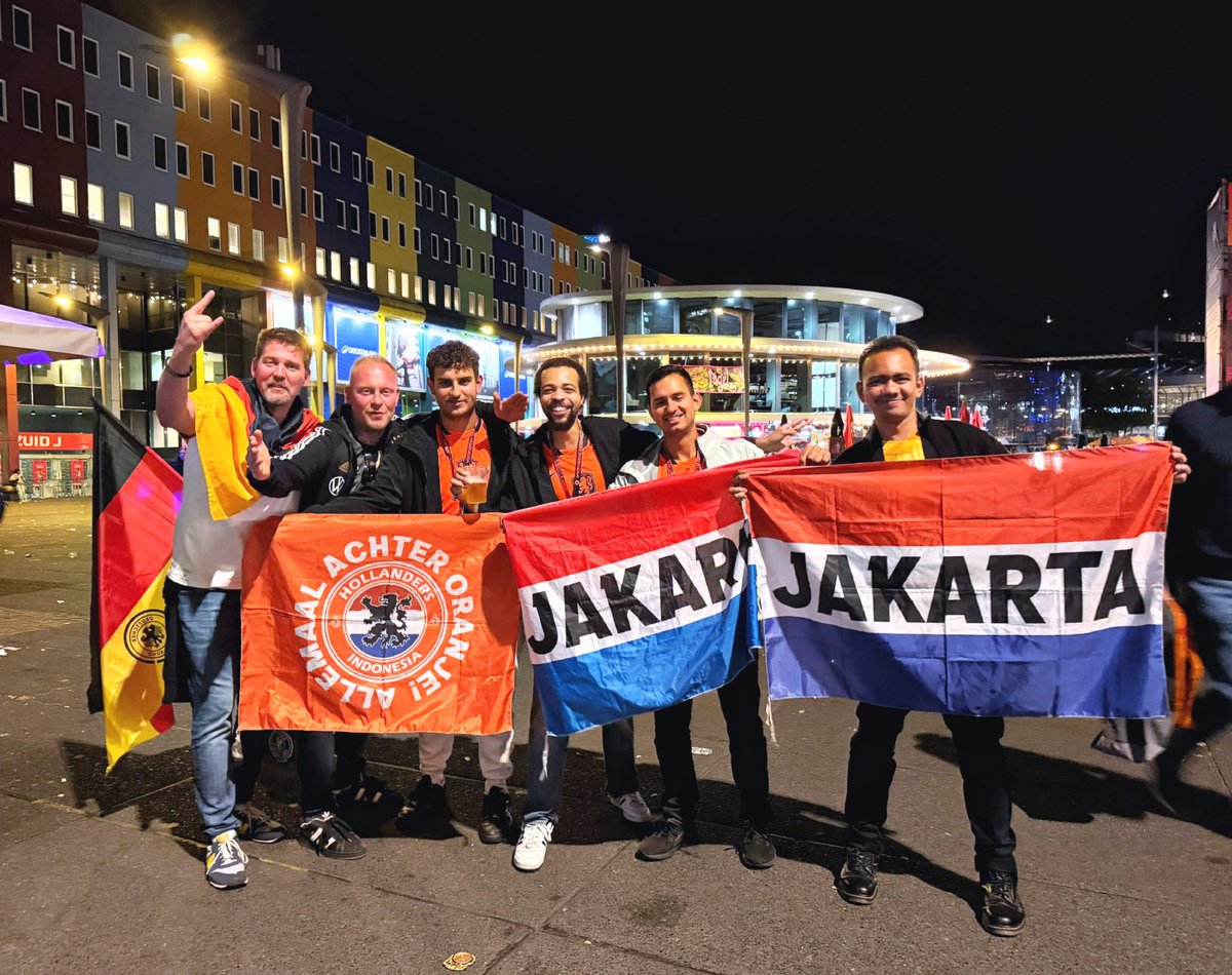 HollandersIndo's tweet photo. A days ago #HollandersJakarta meet #HollandersRotterdam in @cruijffarena during the @UEFAEURO #NationsLeague 2026/27 #NedGer to support @OnsOranje in the stadium! 🇳🇱🔶🦁
#HollandersIndonesia 
#AllemaalAchterOranje
@KNVB
@JohanCruyff
@NDJ_Official
@gerritsen_marc
@NLinIndonesia https://t.co/Xqbkoujs6c