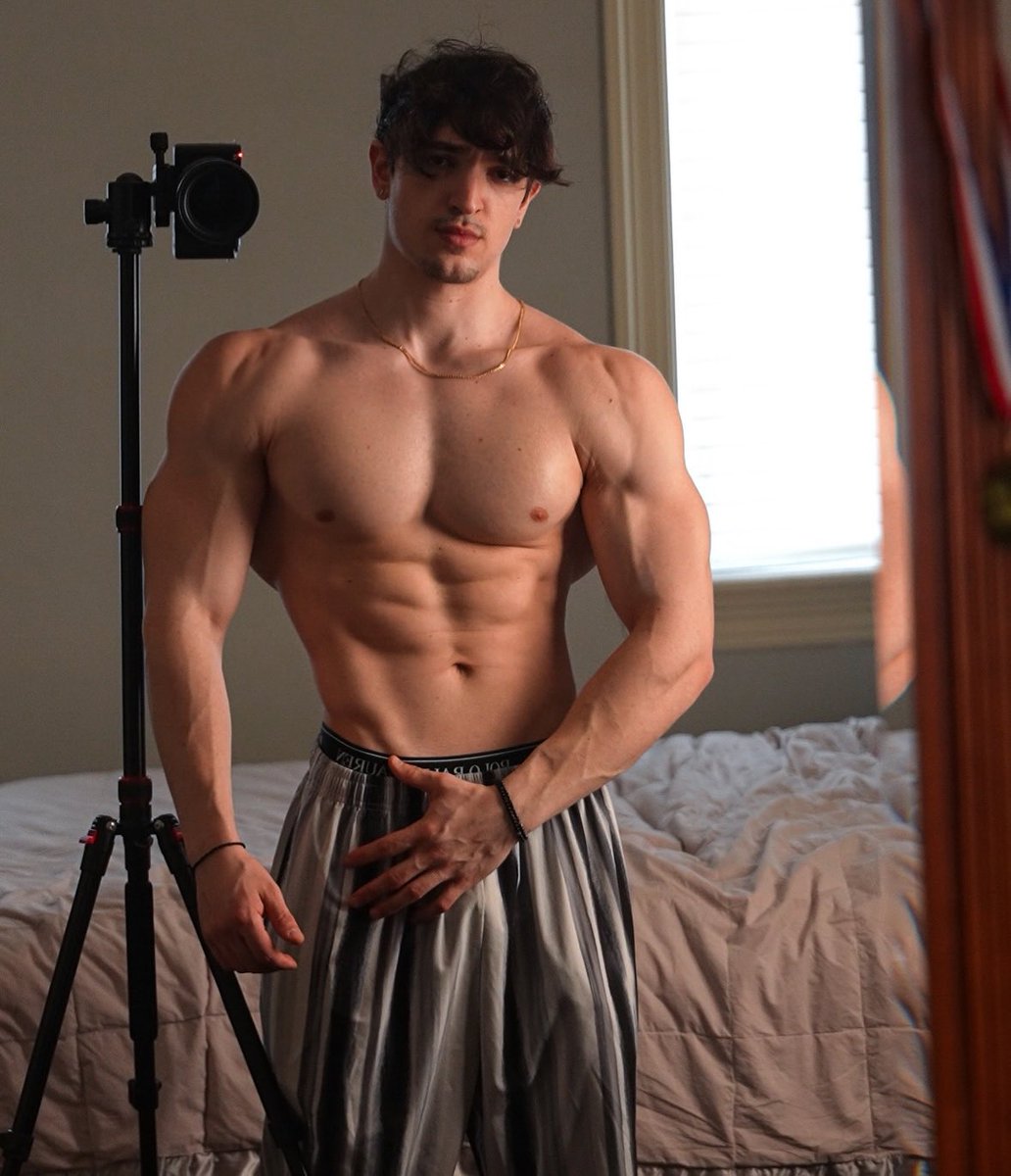 chris2lea's tweet photo. Which of my features makes you the weakest?
#findom #serve #paypig #alphaworship #findom4ever #cashmaster #Taxfriday #bicep #Dominate #worship #strong #master https://t.co/E6uIqGFRjp