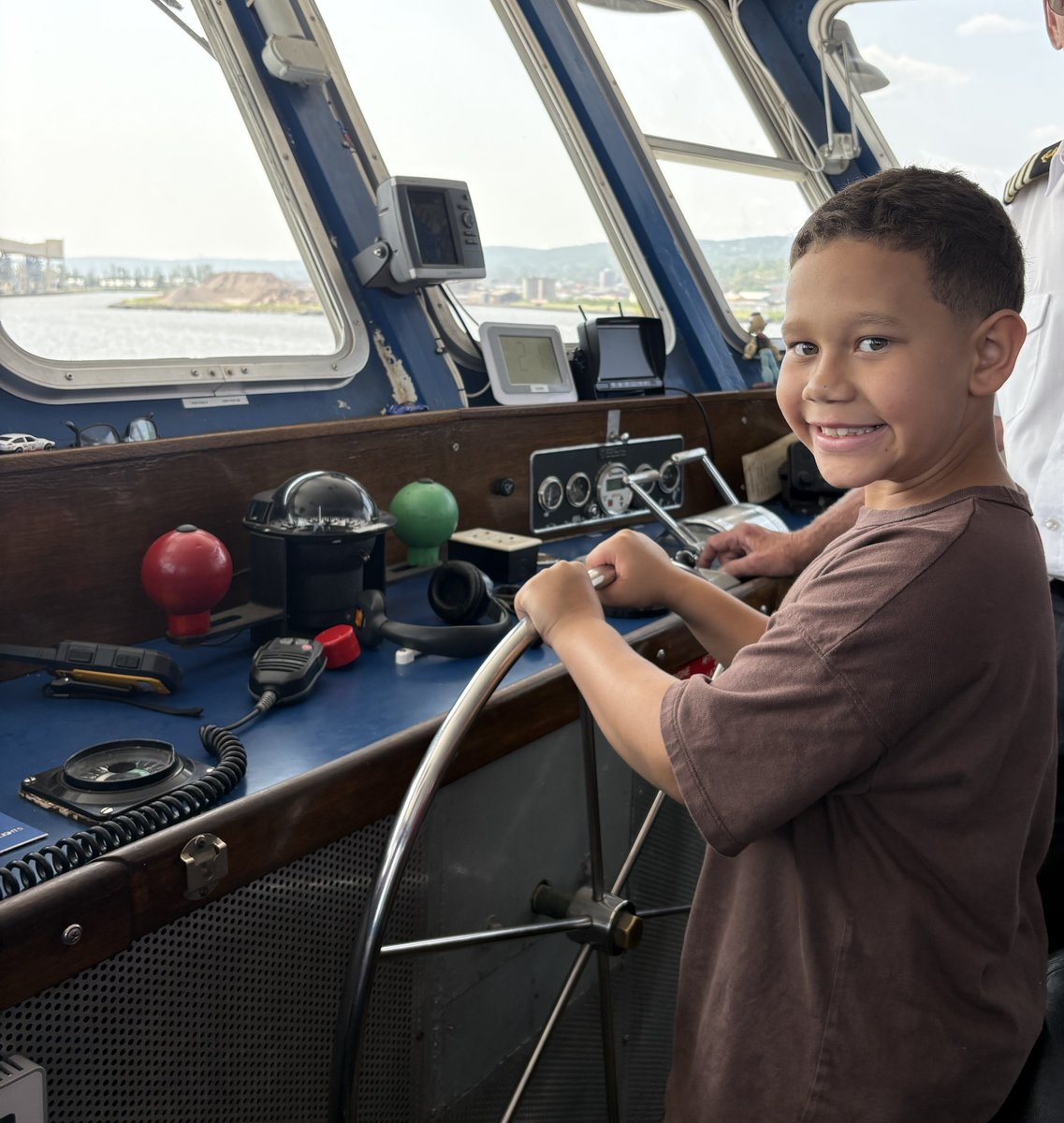 CommonBondComm's tweet photo. This summer, residents and staff from CommonBond's Seward Tower East and West took a trip to Duluth, MN in partnership with Seward Neighborhood Group. We are so grateful for the opportunity for young residents to gain new experiences and have fun with one another! 💙🛥️ https://t.co/67qO29L25b