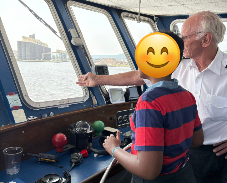 CommonBondComm's tweet photo. This summer, residents and staff from CommonBond's Seward Tower East and West took a trip to Duluth, MN in partnership with Seward Neighborhood Group. We are so grateful for the opportunity for young residents to gain new experiences and have fun with one another! 💙🛥️ https://t.co/67qO29L25b