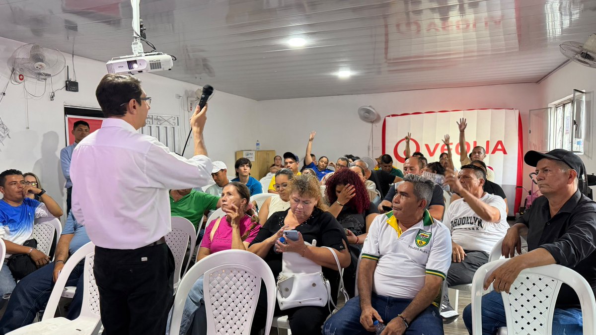VeoliaAguasNS's tweet photo. Escuchar para transformar en la Comuna 6. 💧🤝

Nos encontramos con presidentes y líderes comunitarios en una nueva jornada de Diálogos que Transforman, un espacio para escuchar sus inquietudes, conocer sus propuestas, resolver dudas y construir soluciones que respondan a las necesidades reales de la comunidad.

En Veolia Aguas del Norte de Santander seguimos fortaleciendo estos espacios de diálogo cercano, porque escuchar a la comunidad también es una forma de transformar.

Aquí el diálogo también transforma.🤝

#DiálogosQueTransforman #VeoliaAguasDelNorteDeSantander