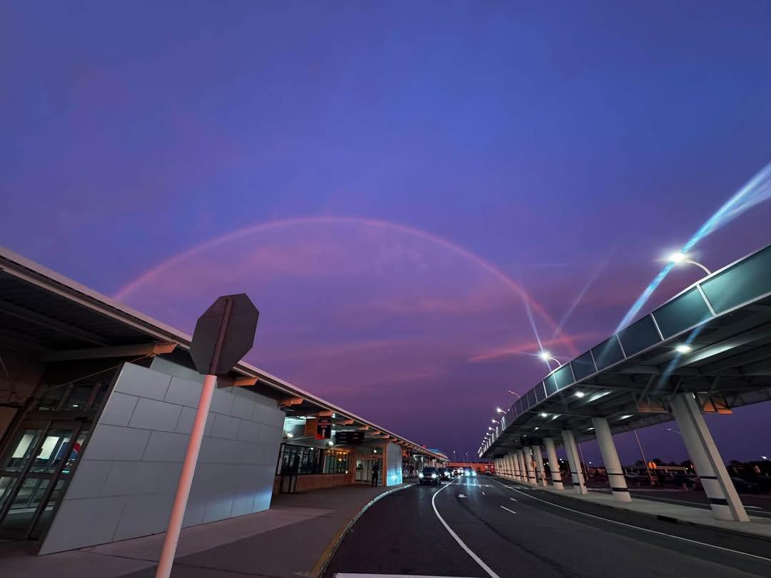 LIMacArthur's tweet photo. Spectacular images of the sky over Long Island MacArthur Airport on Friday evening before the storm. Thank you Regina Hirshkowitz! Thankful the rain has stopped & grateful for the rainbows. #onlyatisp #longislandny #flymacarthur #10Best #travelfinds

Please continue to vote each day through October 5th at 11:59 a.m. to help us bring home the win for Long Island in the Awards for Best Small Airport! @10Best

https://t.co/sLJLE4O2mj