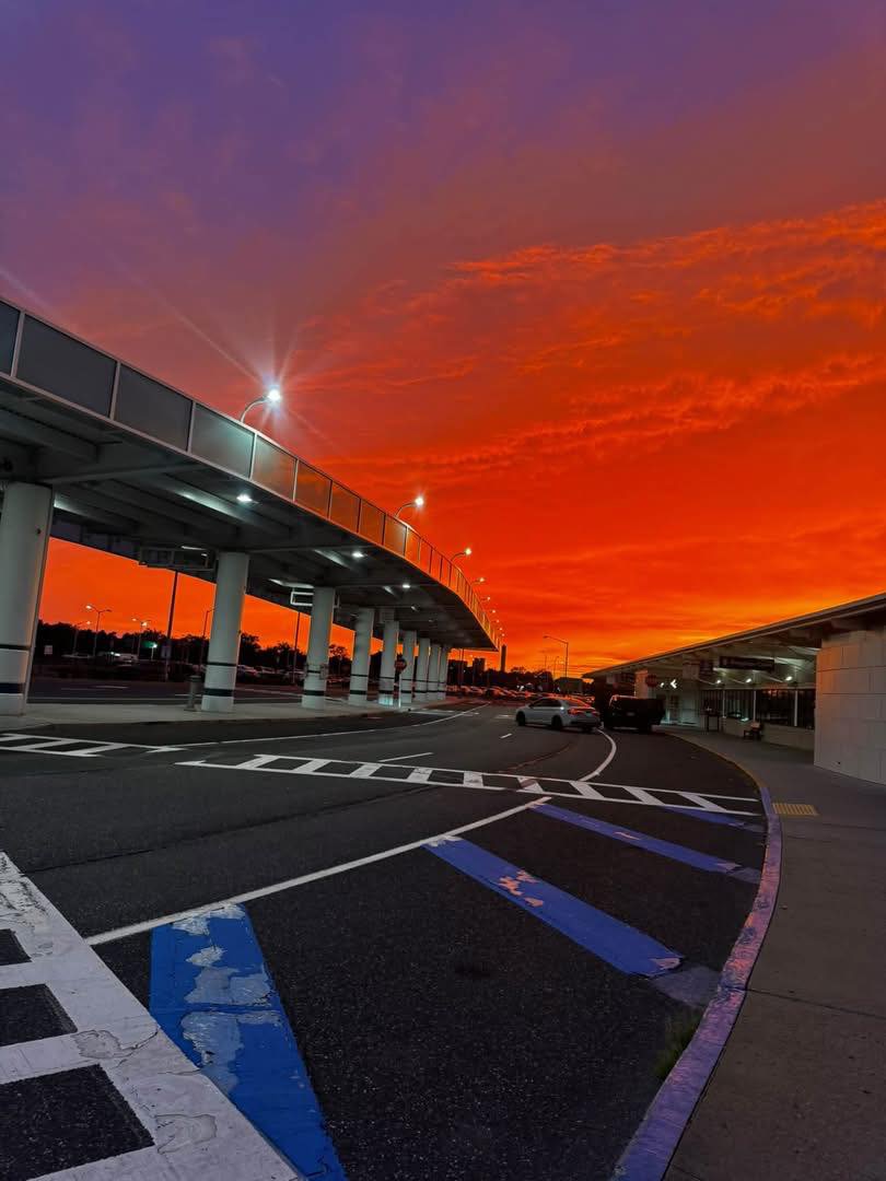 LIMacArthur's tweet photo. Spectacular images of the sky over Long Island MacArthur Airport on Friday evening before the storm. Thank you Regina Hirshkowitz! Thankful the rain has stopped & grateful for the rainbows. #onlyatisp #longislandny #flymacarthur #10Best #travelfinds

Please continue to vote each day through October 5th at 11:59 a.m. to help us bring home the win for Long Island in the Awards for Best Small Airport! @10Best

https://t.co/sLJLE4O2mj