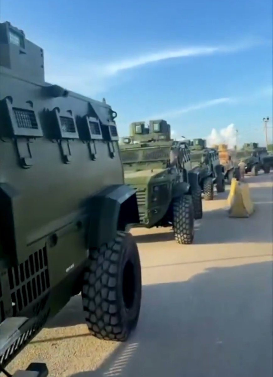 lemondeethaiti's tweet photo. 🇭🇹Haïti renforce les moyens de ses forces de sécurité. L’État a réceptionné dimanche 27 septembre un nouveau lot d’équipements, dont plusieurs véhicules blindés destinés à la PNH et aux FAD’H.
D’autres livraisons sont attendues dans les prochains mois.
#Haiti #PNH #FADH #Securite https://t.co/MyysuAGNiU