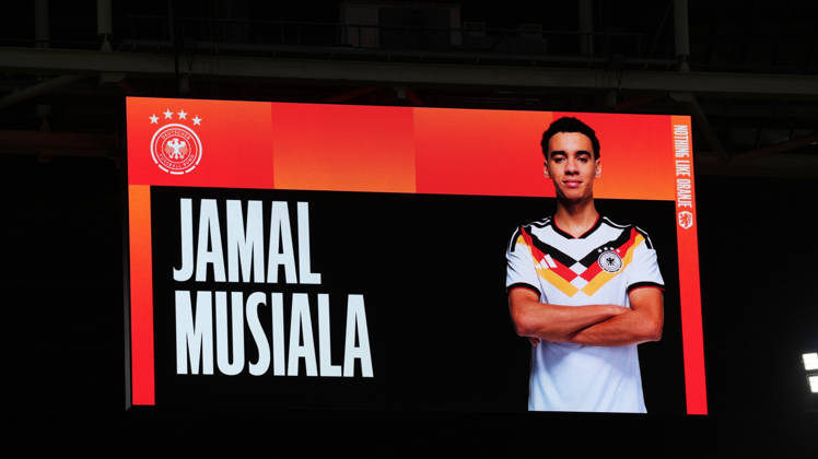 _GioMusiala_'s tweet photo. 𝗝𝗔𝗠𝗔𝗟 𝗠𝗨𝗦𝗜𝗔𝗟𝗔 🔟 🇩🇪 https://t.co/fZgwoWtBJK