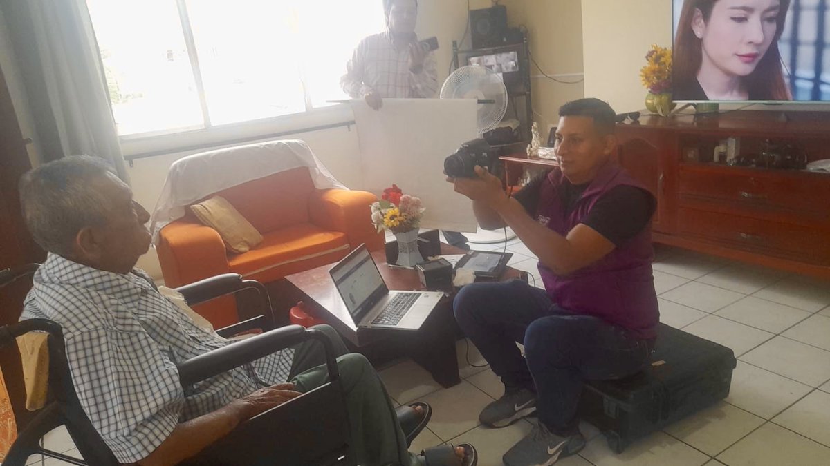 RCivil_Zona7's tweet photo. ♿️👴🏻 ¡La identidad es un derecho de todos!

🧑‍💻 Hoy, nuestras Brigadas Solidarias se desplegaron a varios puntos en la ciudad de Machala para llevar el servicio de cedulación a grupos de atención prioritaria y brindar una atención cercana, humana y oportuna 🫂

#LaCédulaEnTuBarrio https://t.co/vfxRS7C0D8