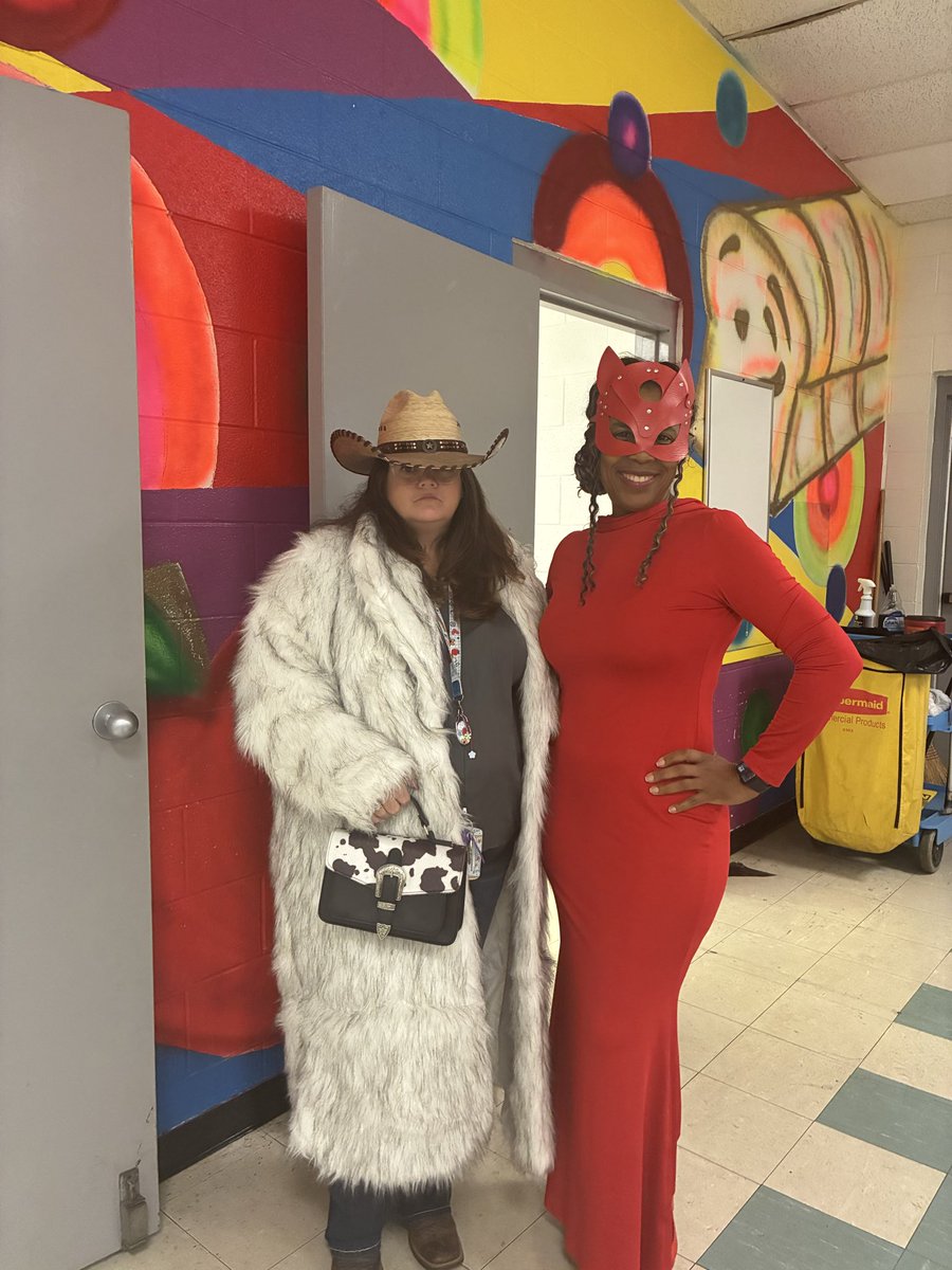 LMESTigerNation's tweet photo. Beth Dutton and Owlette!!! Entered the Tigers Den!! #LMESTigerNation #Homecoming2026 #MovieDay @Aritmetica_Lady @JILC2019 @FCPSchoolsTN @FayetteUp @FCPSParentEngmt https://t.co/ZvTsYaMCpP