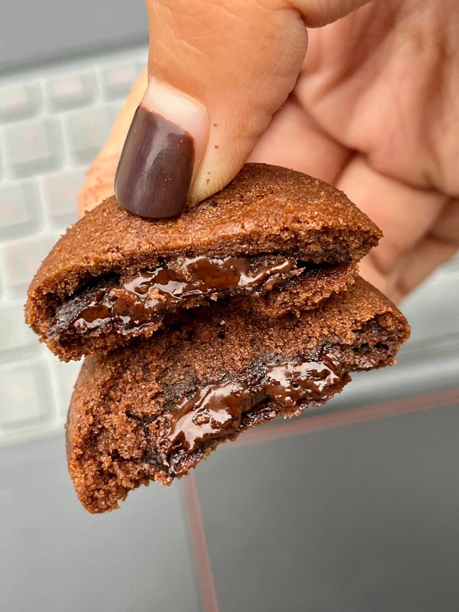CollenSterger's tweet photo. Just pulled my homemade chocolate chip cookies out of the oven—warm, gooey, and loaded with melty chips! Baking on a rainy weekend = pure joy , https://t.co/zJO6bACqsU