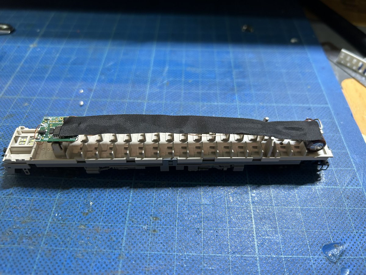 ChangDarong's tweet photo. 利尻用T車改造之二
Tomix N scale キハ480-1300
同樣使用NGDCC DF19x4bpssR4＋DIY室內燈 https://t.co/lYgdGE8Liv