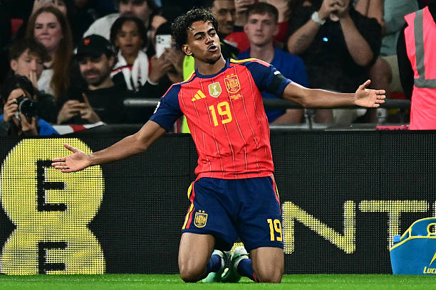 BouafifNour's tweet photo. Wingers with the most goals scored in all competitions for club and country since the start of 2026:

🥇 Lamine Yamal — 25
🥈 Olise — 24
🥉 Vinicius Junior — 21
4⃣ Ismaïla Sarr — 18
5⃣ Kvaratskhelia — 17 https://t.co/EnPB52ynBZ