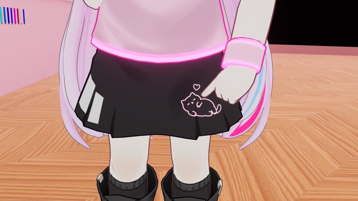 Sam_VRChat's tweet photo. 最近発売された猫のギミック導入してみました！
どう接したかによって、1時間ごとに性格が変わるみたいです！

うちの子はダンス衣装に付けているので、全然かまってあげられてないです...
すぐそっぽを向かれます https://t.co/JIiBNGrMU0