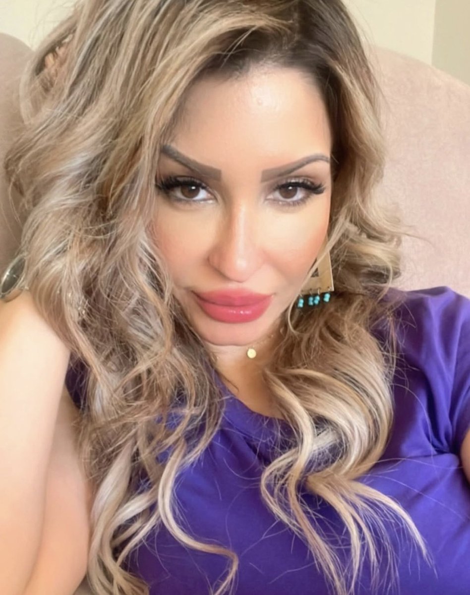 RateYoIRLs's tweet photo. Cuck fed me his sexy mom 

Would you hit that?

Want to feed me a milf you know? DM me https://t.co/NRNubUwRGx