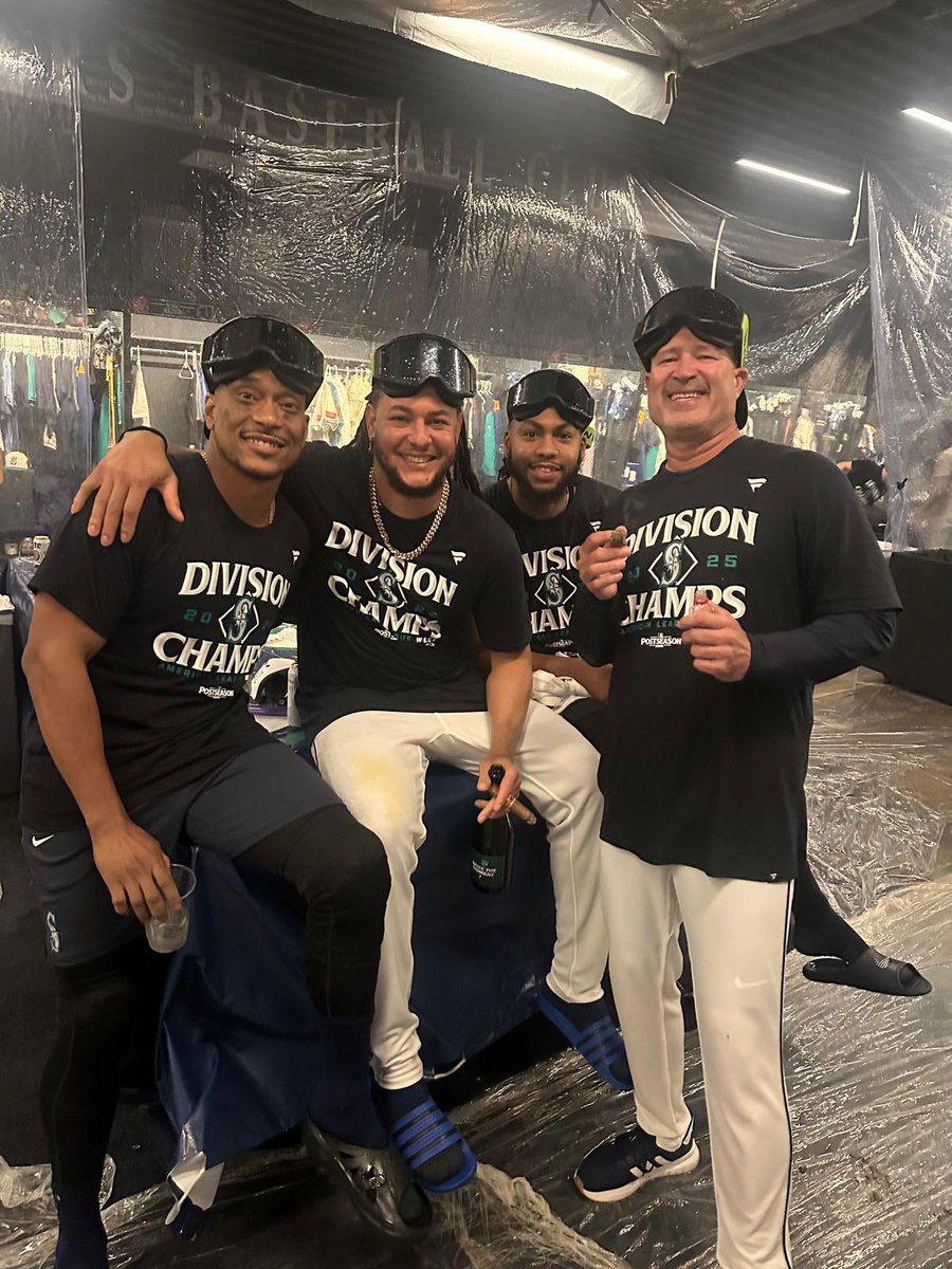 MannyActa14's tweet photo. Seattleeee!! *insert Geno Suárez’s voice*

I can’t thank you enough for all the love and support over the last 11 years. Baseball is one thing, but all the wonderful people that I’ve met in Seattle is what made my time here truly special. Thank You Seattle!
#attitudeofgratitude https://t.co/XxKdQ8QkGx